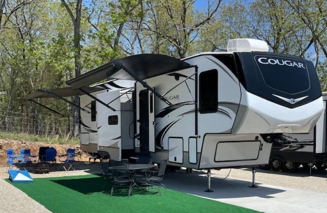 2 BR +Loft Glamping at the Lake