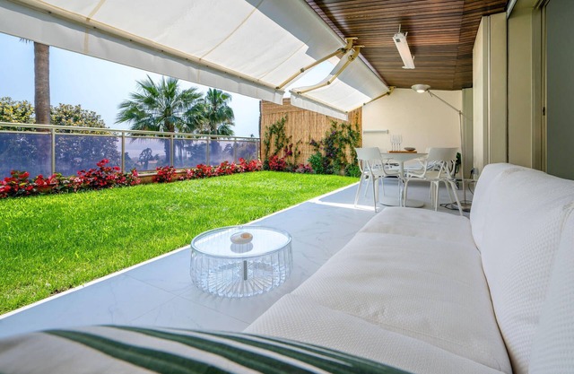 2-Br Luxury Apartment with Sea View and Pool