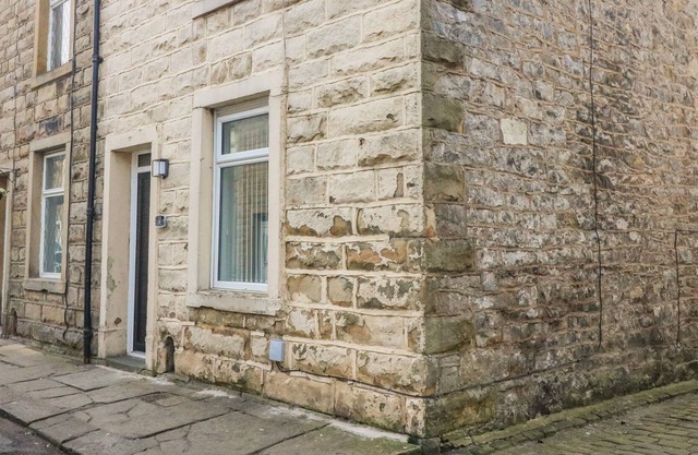 2 BROOK STREET, with a garden in Clitheroe