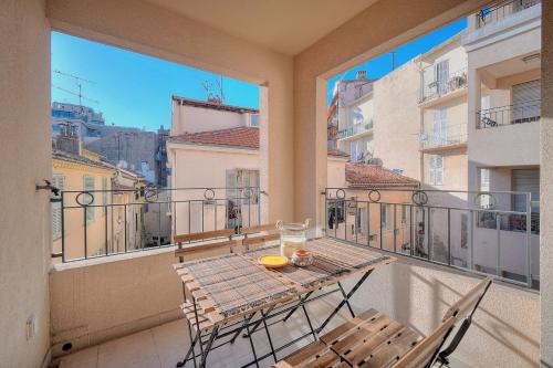 2 chambres TERRASSE, COEUR DU SUQUET-entre Port et Plages A2B238