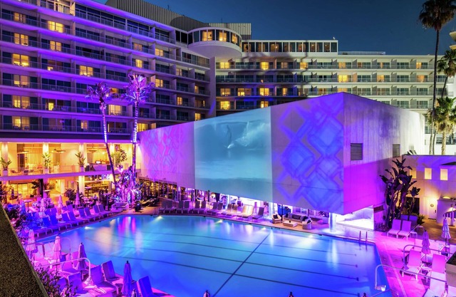 2 Connecting Suites at a 4.5⭐️ Hotel