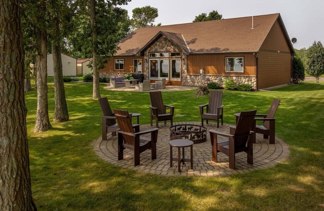 2 Docks 2 Shores- Ramp, Water Toys, Game Room!