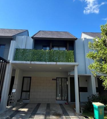 2 Floor Cozy House in Wisteria Jakarta Garden City