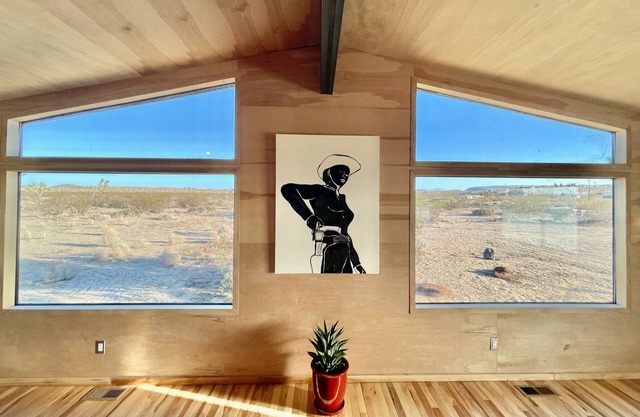 2 Home Desert Estate on 6 Acres w/5 Bedrooms, 3 Bathrooms, 2 Hot Tubs & Grilln