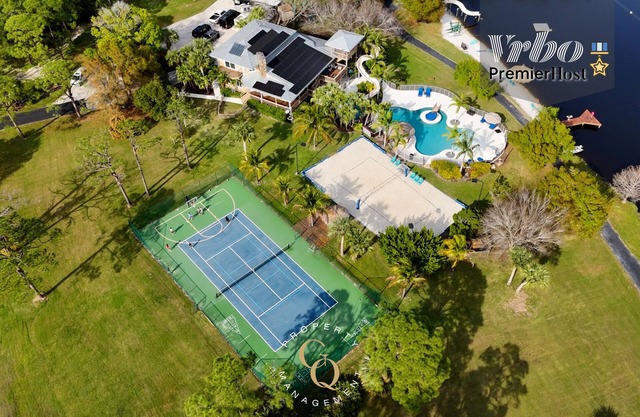 2 Home Sport Complex W/Private Lake & Theater!