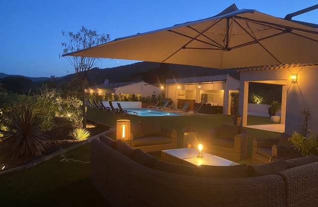 2 Magnifiques Villas Neuves 300 m² , bel Équipement - Piscine et Pool House,