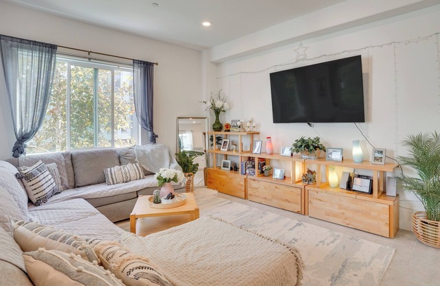 2 Mi to Disney: Townhome in Anaheim