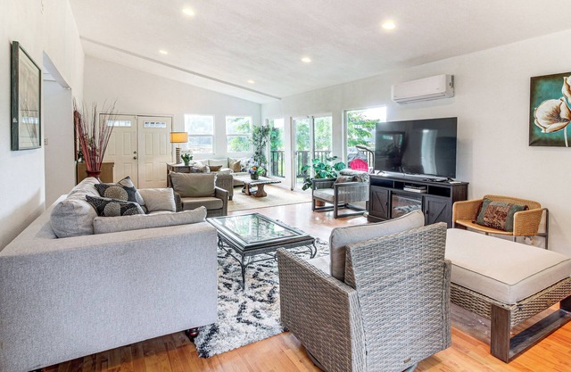 2 Mi to Downtown Coos Bay: Home w/Deck, Fire Pits