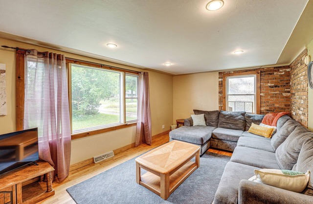 2 Mi to Michigan's Adventure: Family Home w/Patio