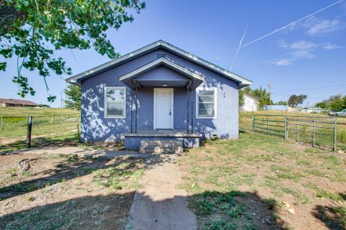 2 Mi to Phillips 66 Refinery Home with Yard