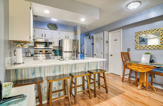 2 Mi to Silver Dollar City: Cozy Condo w/Balcony!