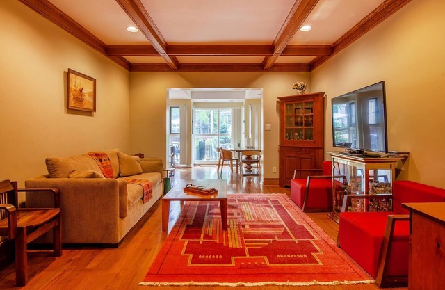 2 min walk to the Zoo, Adams Morgan, Conv Center 2 stations away, Marriott Wardman 20 min walk.