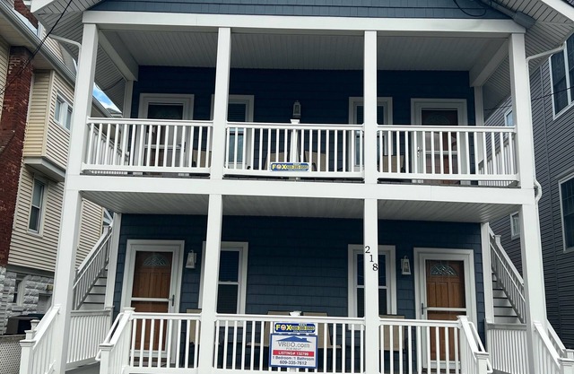 2 MINUTE WALK TO BEACH IN BEAUTIFUL OCEAN CITY-FEET TO THE BEACH