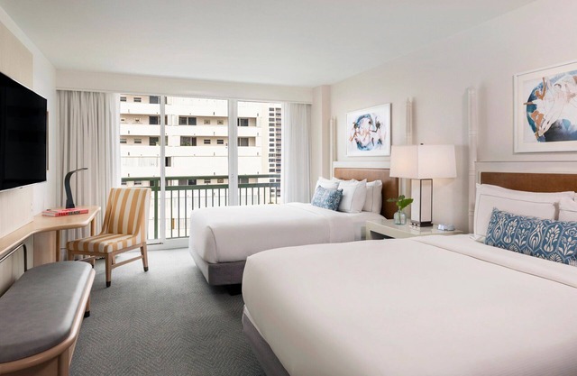 2 Pet Friendly Beach Room! Outdoor Swimming Pool, Near Peanut Island Park!
