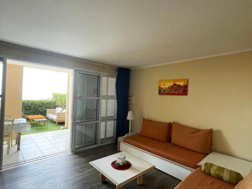 2 pièces en rez-de-jardin avec vue mer, piscine et parking à Saint-Raphaël - FR-1-504-567