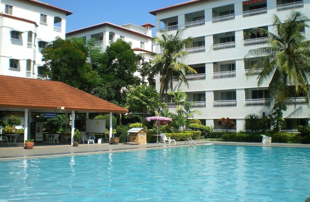 2 pieces apartment in pretty wooded and very quiet residence