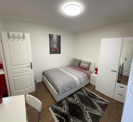 2 PIECES proche du centre PARIS 15 min