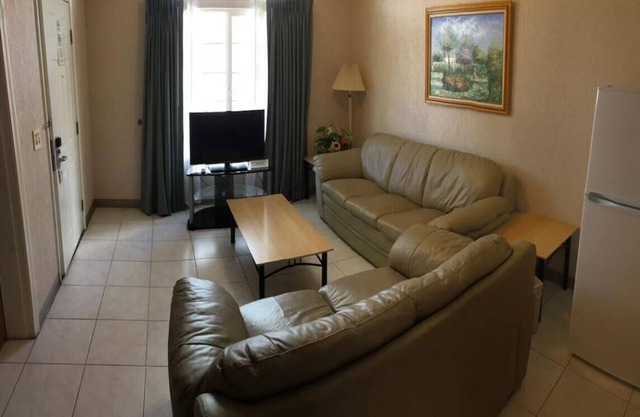 2 Queen Beds Suite Room