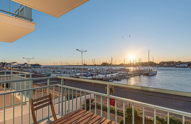 2-Room Apartment in Étel - 42 m² - Wifi - Private Parking