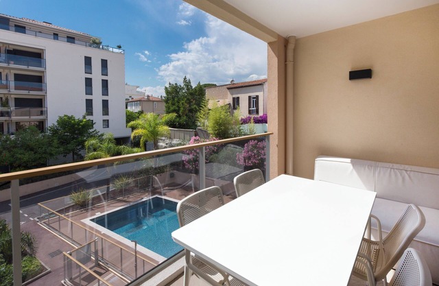 2-room apartment with A/C, terrace, pool, 100m from the beach, 4 people