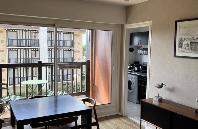 2-room apartment with balcony, elevator, equipped kitchen - Cabourg