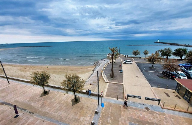 2-room cabin apartment, sleeps 6, Grau d'Agde