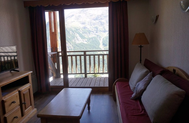 2-room cabin apartment, parking, WiFi & pets allowed