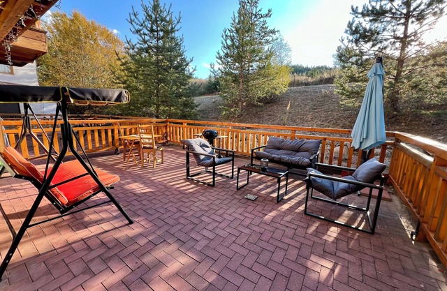 2-room Forest Retreat—Fireplace/Veranda/BBQ/Views