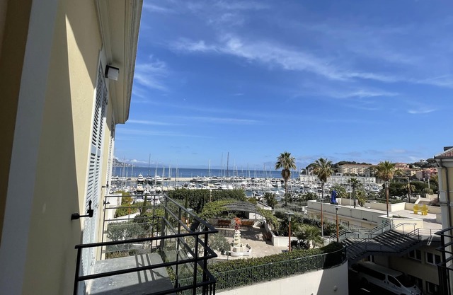 2 rooms 2min from the beach air conditioning wifi parking