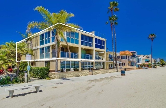 2 SidexSide Townhomes * 4 Patios * A/C * Multi Level