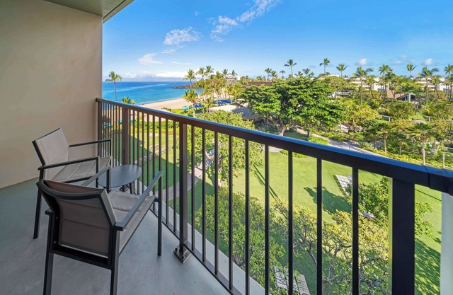 2 Spacious Units with Private Lanais, Outdoor Swimming Pool!