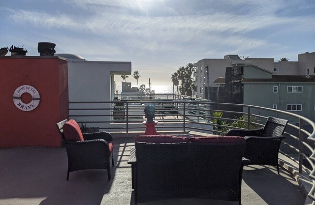#2-Venice Beach's FINEST 1877SF 2BD 2BA & 2 CAR ATTACHED ENCLOSED PRIVATE GARAGE
