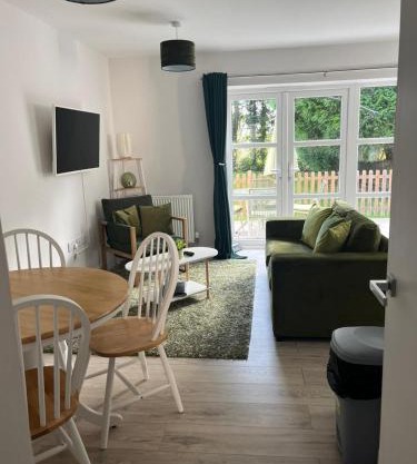 2 x Dover Ferry Apartments - sleep 8 with private terrace and castle views