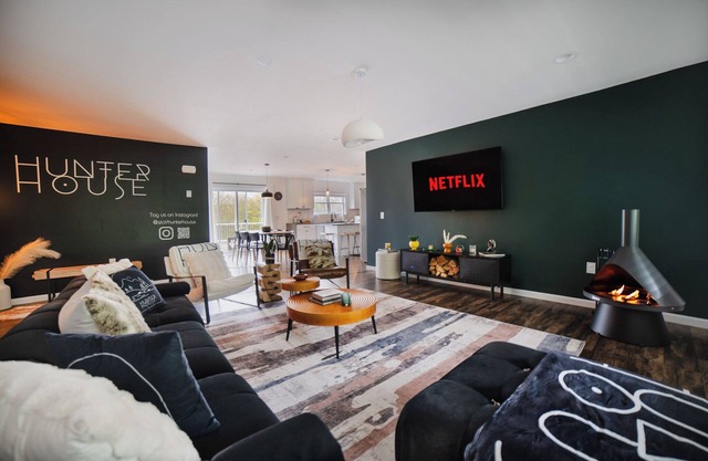 20 Acre Luxury Winter Retreat with Hot Tub, Game Room