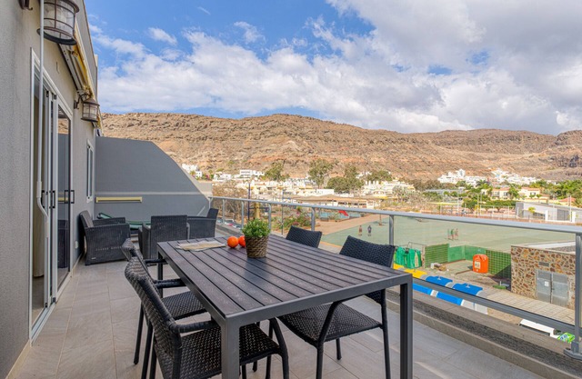 20 meters from the beach, terrace, private parking and AC