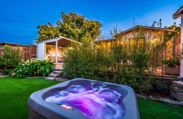 20% Off Oct 23-26! Amazing Reviews W/Hot Tub