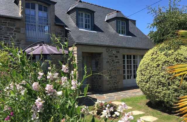 200 m from BEACH stone house with mature garden