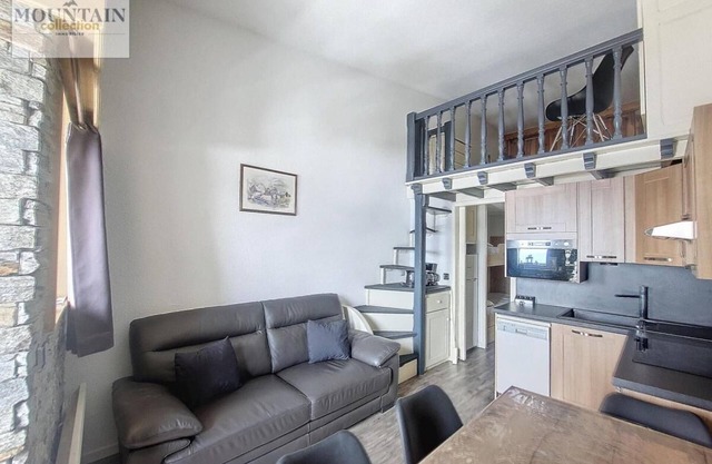 200m from ski slopes, 3rd floor, view valley, balcony, tv, ski locker, 40m², La Rosière