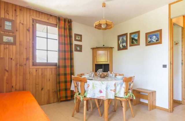 200m from ski slopes, 1st floor, view valley, balcony, tv, ski locker, 33m², Montchavin La Plagne