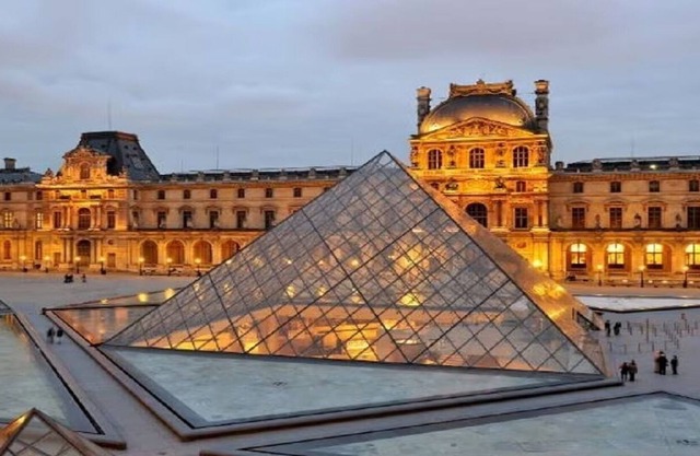 200M2-LIVE LIKE OLD FRENCH ROYALTY IN THE HEART OF LOUVRE