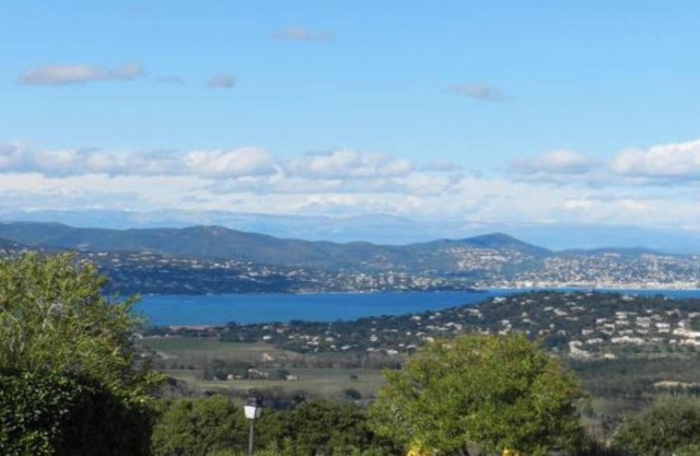 200M2 WOOD LUXURY VILLA WITH SPECTACULAR VIEWS & POOL NEAR AIX-EN-PROVENCE