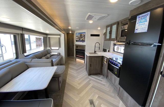 2022 Glamper on Lake Poygan with boat slip available!