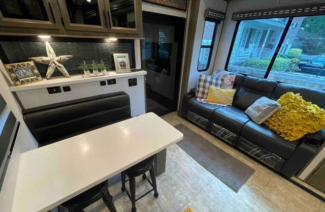 2023 2 Bedroom RV with private room and bunk room
