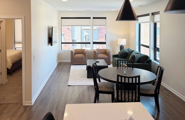 #206 Spacious Boutique Apt, Near Blackstone, UNMC, Midtown
