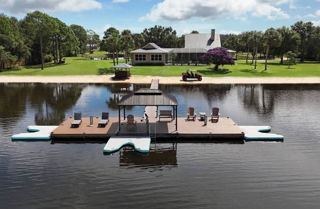 21-Acre Lakefront Paradise: Pool, Beach, Animals & Fire Pit
