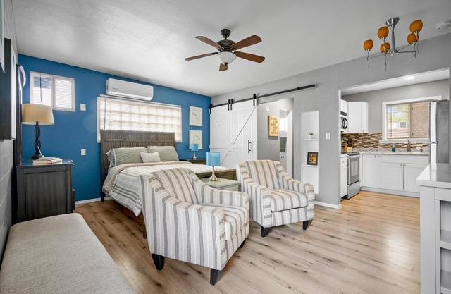 21 Chelsea Place On The Park, In Heart Of Downtown