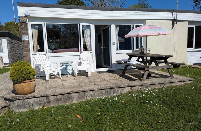 21 THE GLADE, pet friendly, character holiday cottage in Kilkhampton