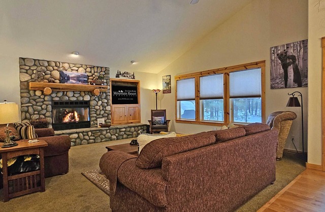 21 Whistler-Sunriver, Oregon: Hot Tub, BBQ, WiFi, SHARC Aquatics, Tubing Hill, Mt. Bachelor, Golf, Deschutes River, Tennis, Bike Paths