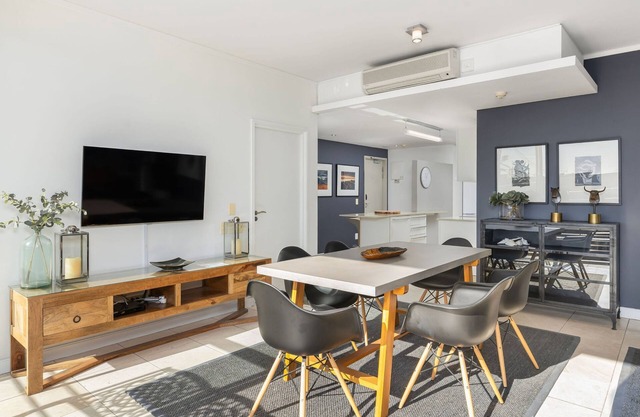 216 Harbour Bridge | Sleek and Secure Apartment
