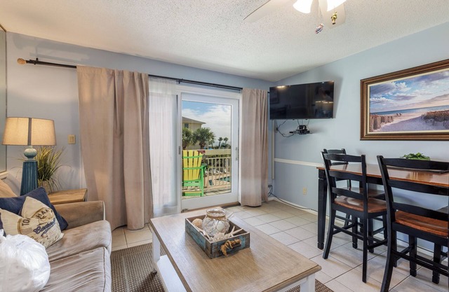 219 Breakers: Beachside Villa with Free Bikes. 1 Br. 1 Bath.